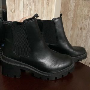 Size 9 chunky Chelsea boots. Like new